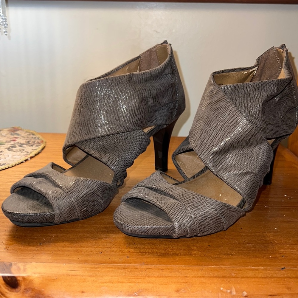 Jaclyn Smith sandals